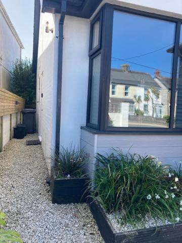 The Salt Box- Lovely Refurbished Annexe, Free Parking, Walk To Porth Beach. Saint Columb Minor Екстер'єр фото